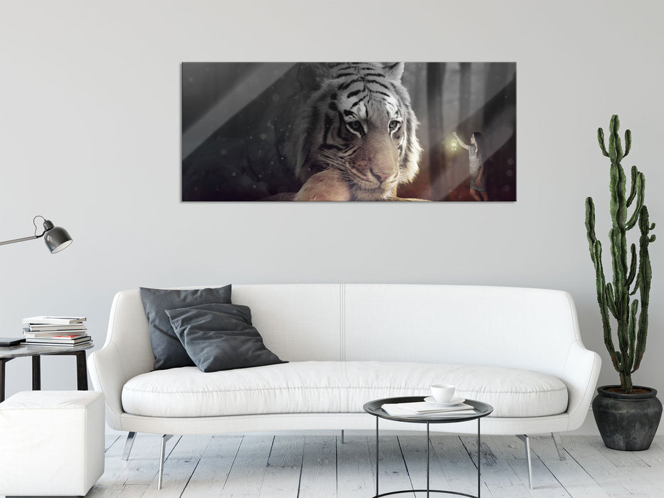 Eine Frau und ein Riesen-Tiger, Glasbild Panorama