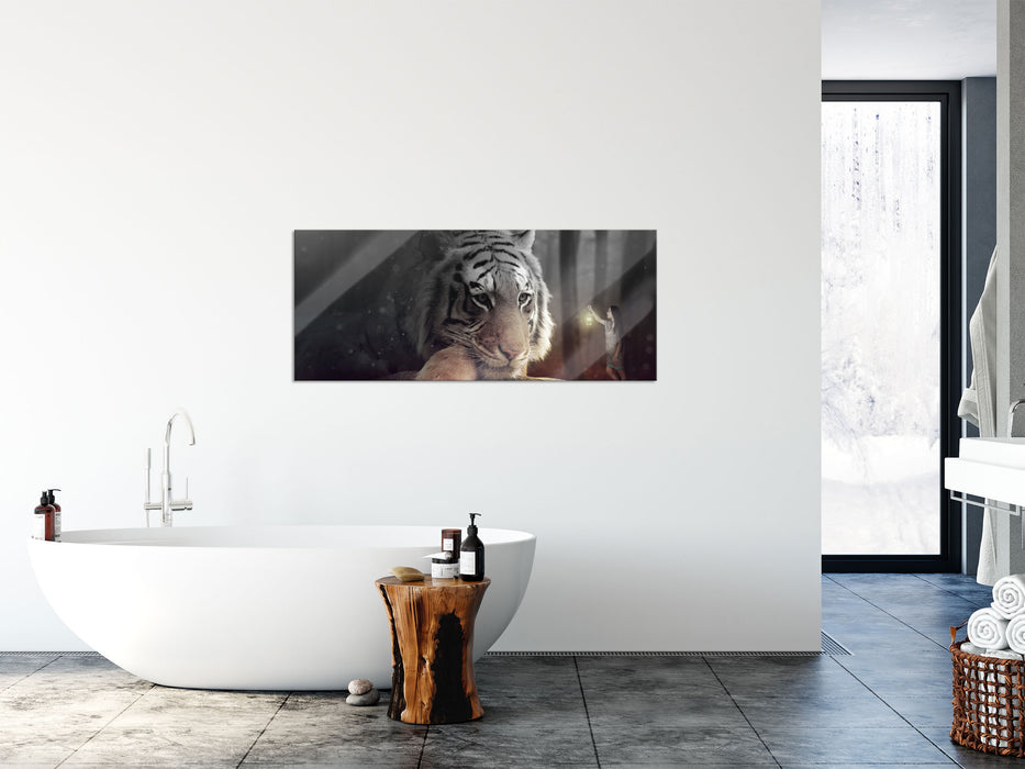 Eine Frau und ein Riesen-Tiger, Glasbild Panorama