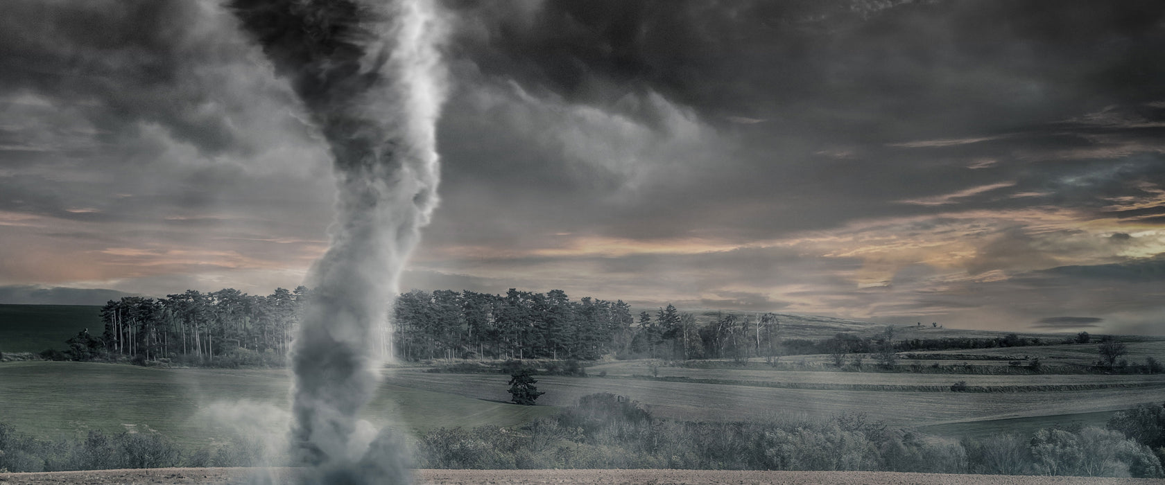 Schwarzer Tornado auf dem Feld, Glasbild Panorama