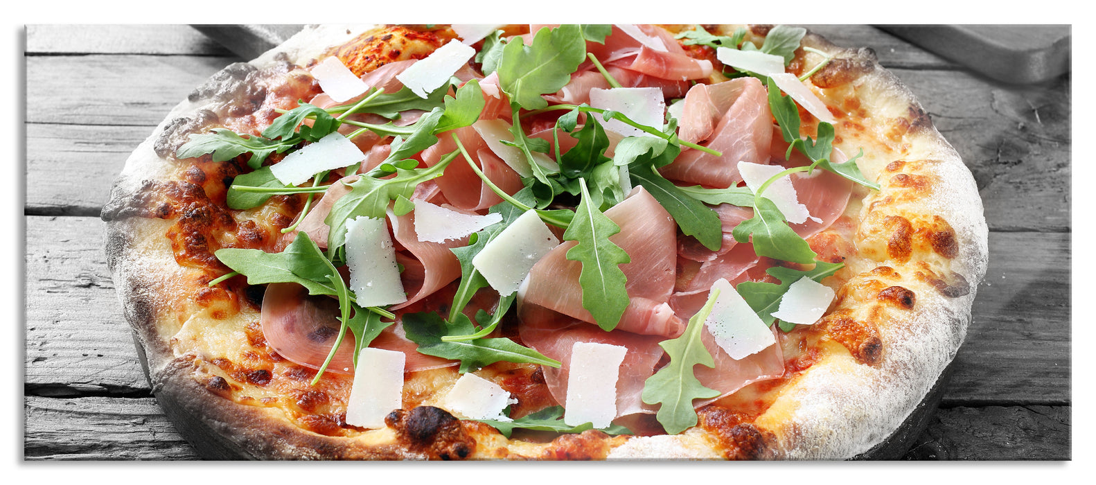 Pixxprint Prosciutto Pizza auf Holztisch, Glasbild Panorama