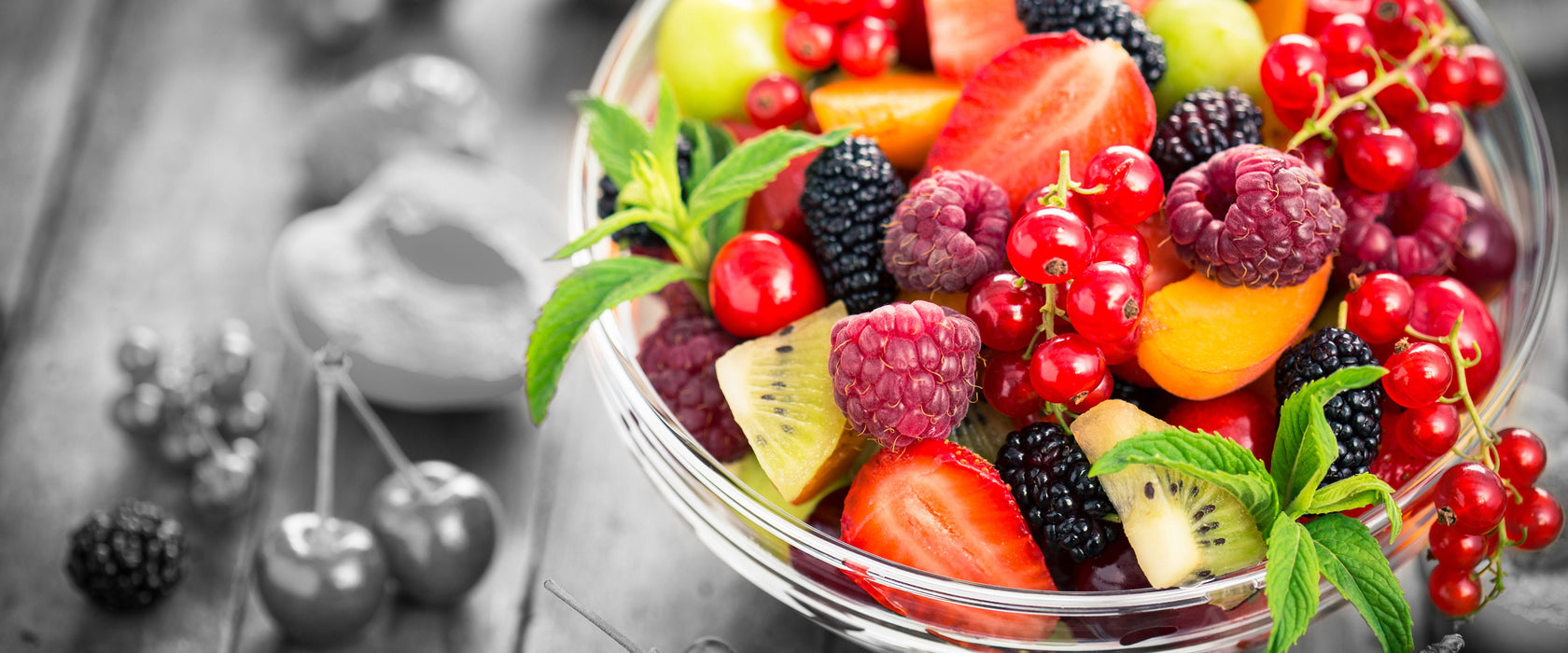 Obstsalat in der Schüssel, Glasbild Panorama