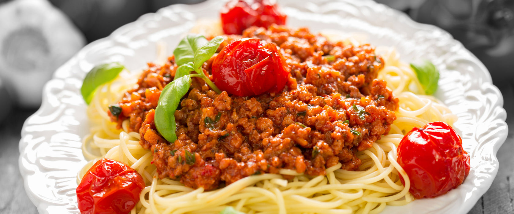 Spaghetti Bolognese auf dem Teller, Glasbild Panorama