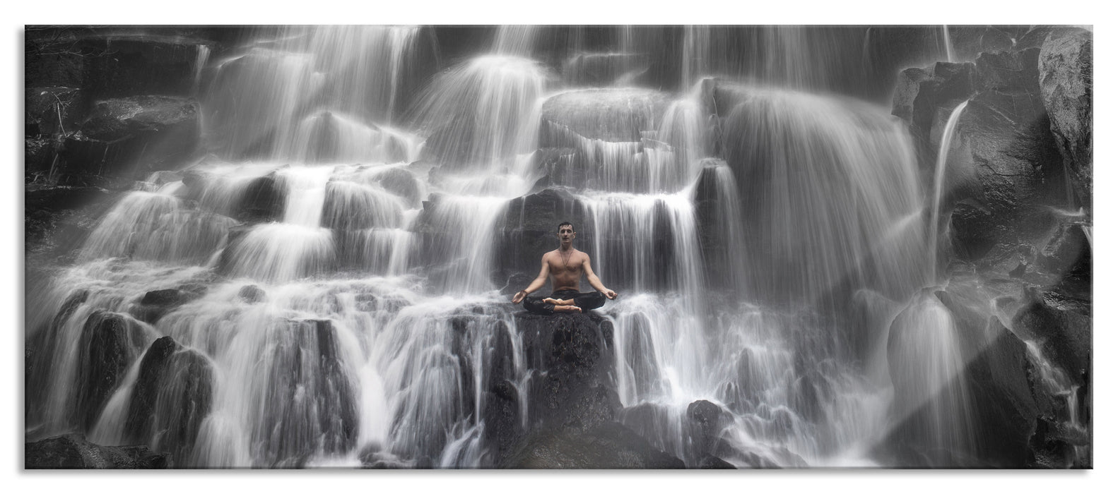 Pixxprint Yoga am Wasserfall in Bali, Glasbild Panorama