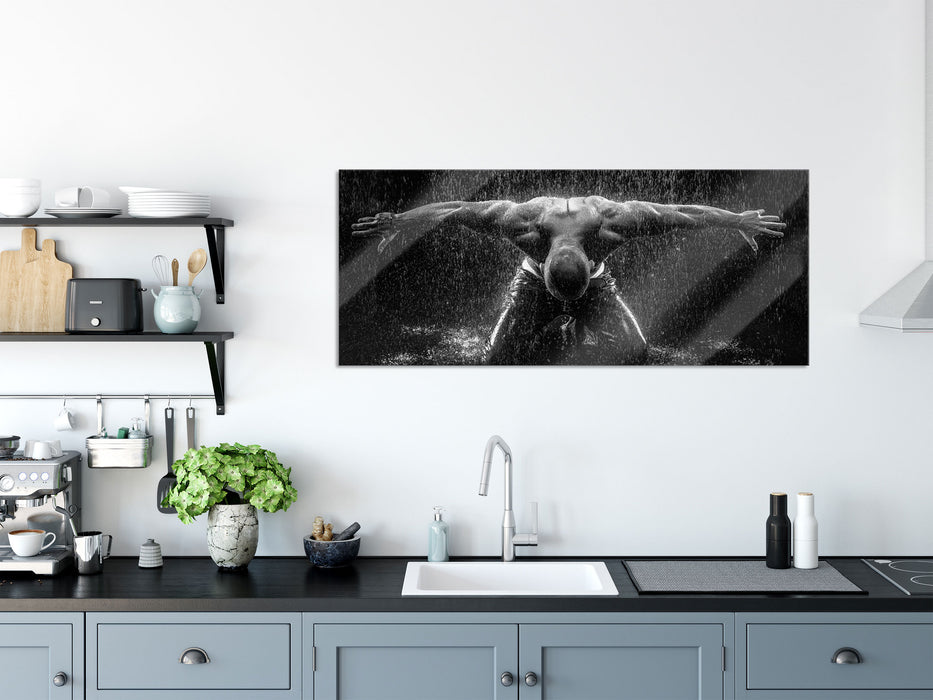 Bodybuilder im Regen, Glasbild Panorama