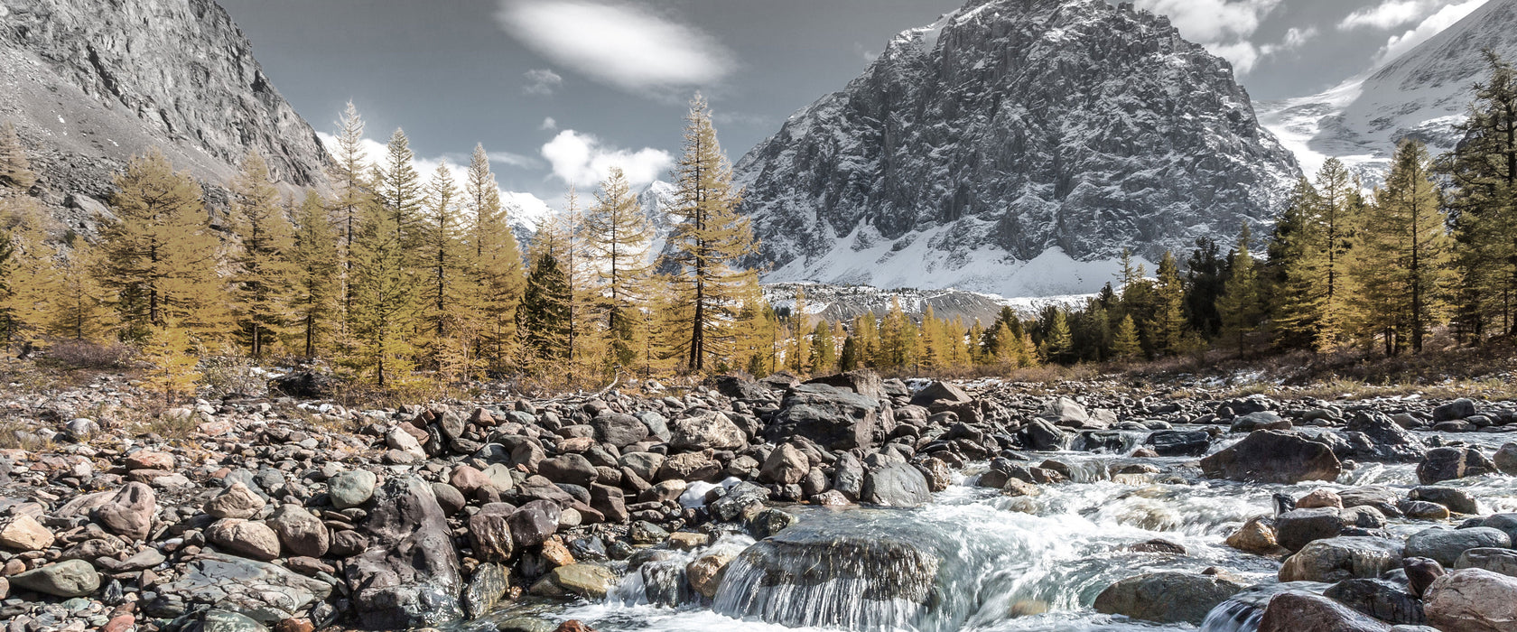 kleiner Fluss im Gebirge, Glasbild Panorama