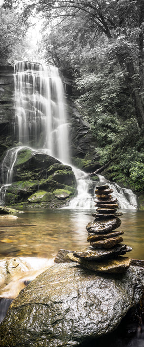 Zen Steine vor Wasserfall, Glasbild Panorama