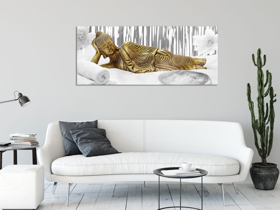 goldener Buddha auf Handtuch, Glasbild Panorama