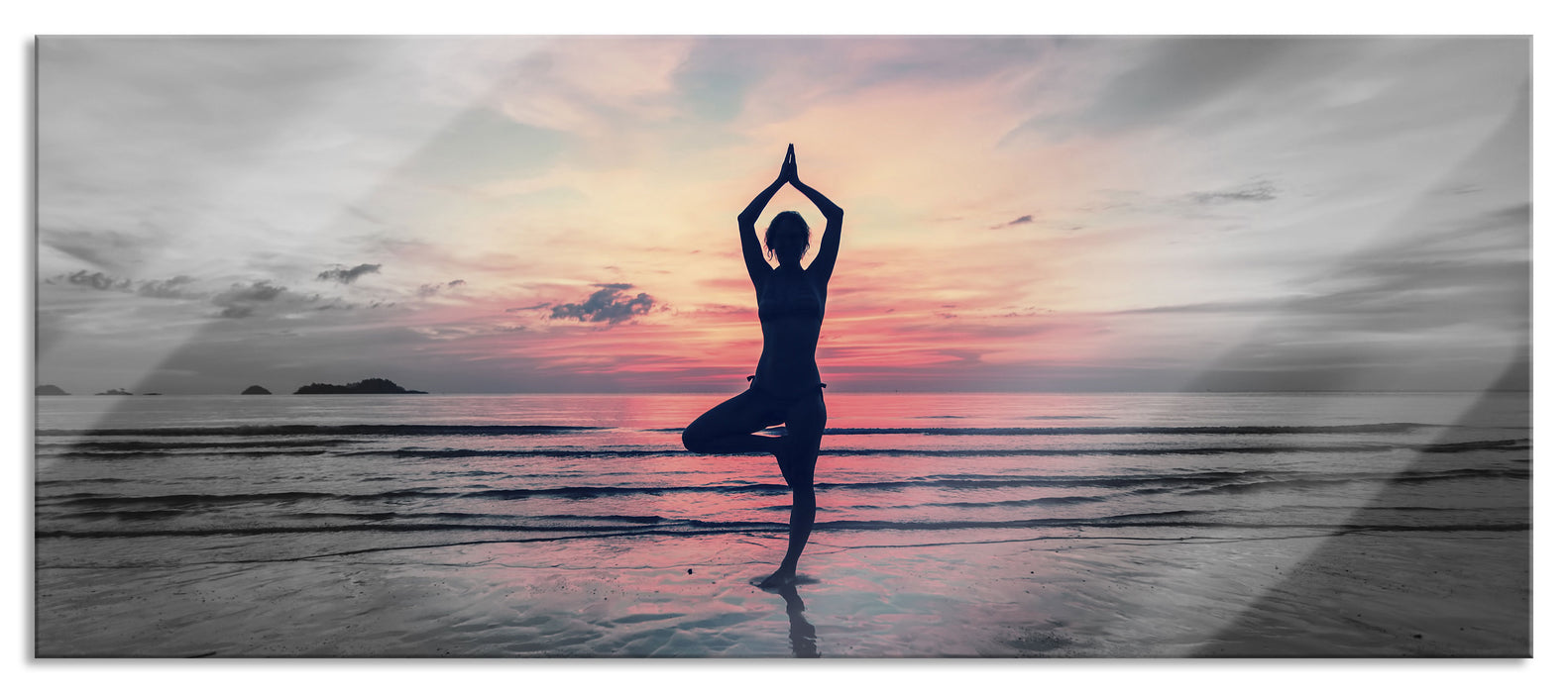 Pixxprint Yoga am Strand, Glasbild Panorama