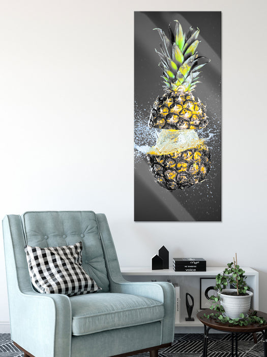 Ananas mit Wasser bespritzt, Glasbild Panorama