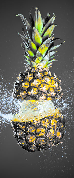 Ananas mit Wasser bespritzt, Glasbild Panorama