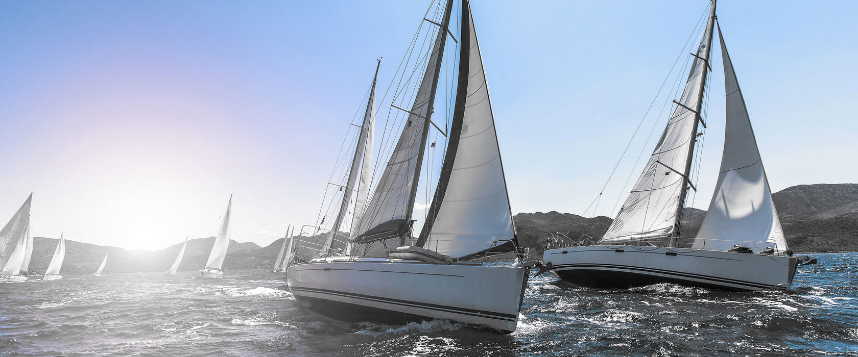 Luxusyachten bei Segelregatta, Glasbild Panorama