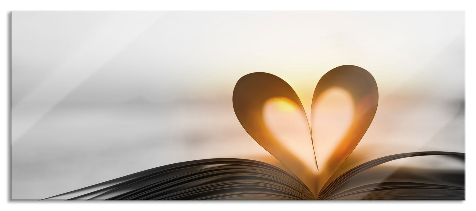 Das Herz aus einer Buchseite, Glasbild Panorama