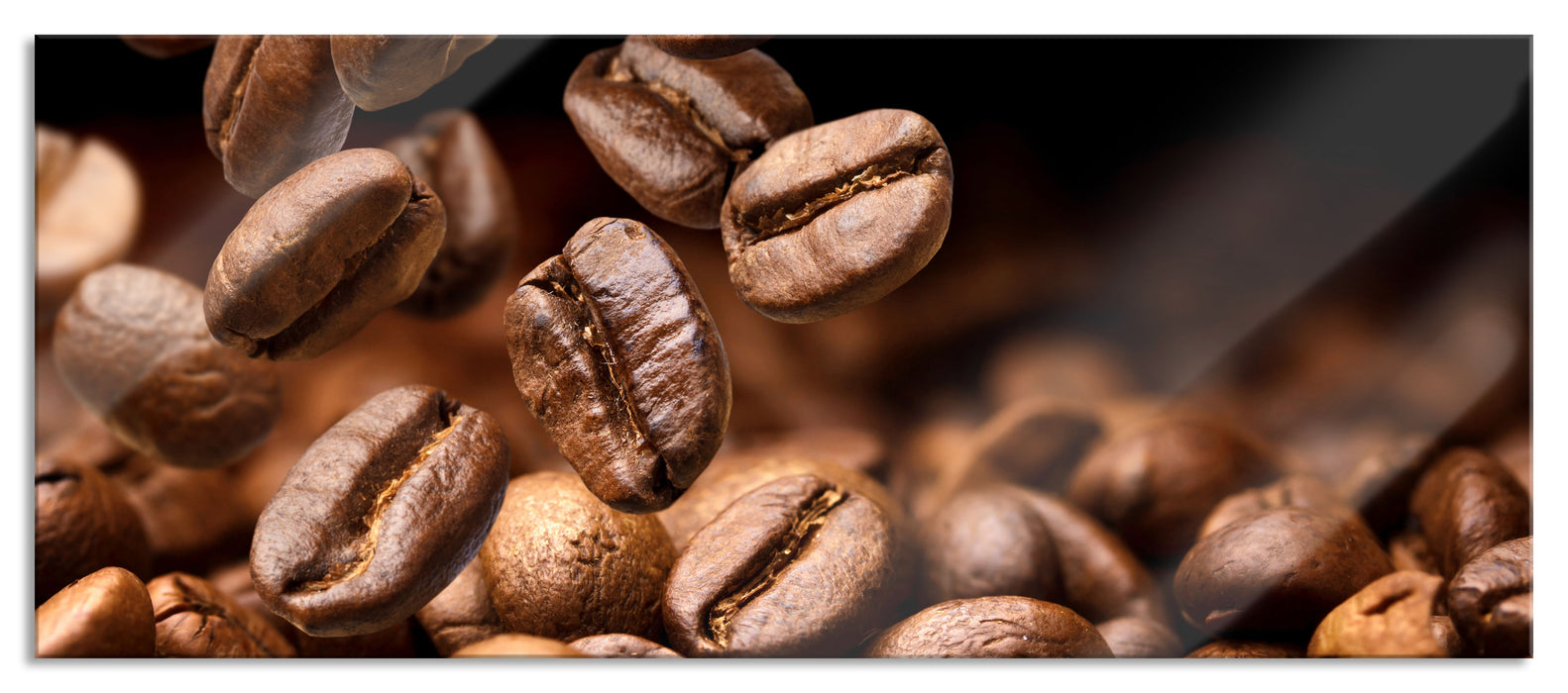 Pixxprint Nahaufnahme fallende Kaffeebohnen, Glasbild Panorama