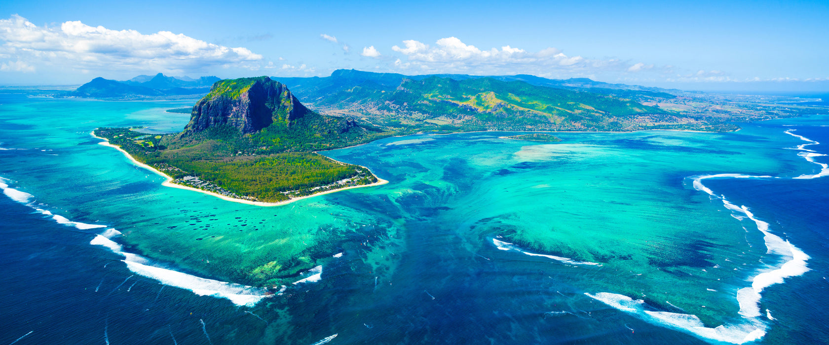 Blick von oben auf die Trauminsel Mauritius, Glasbild Panorama