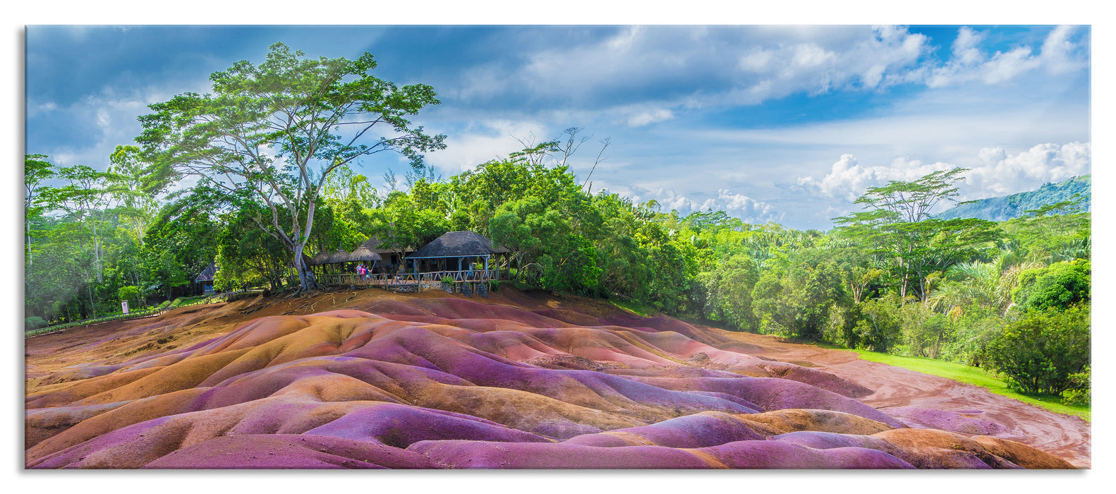 Pixxprint Siebenfarbige Erde bei Chamarel auf Mauritius, Glasbild Panorama