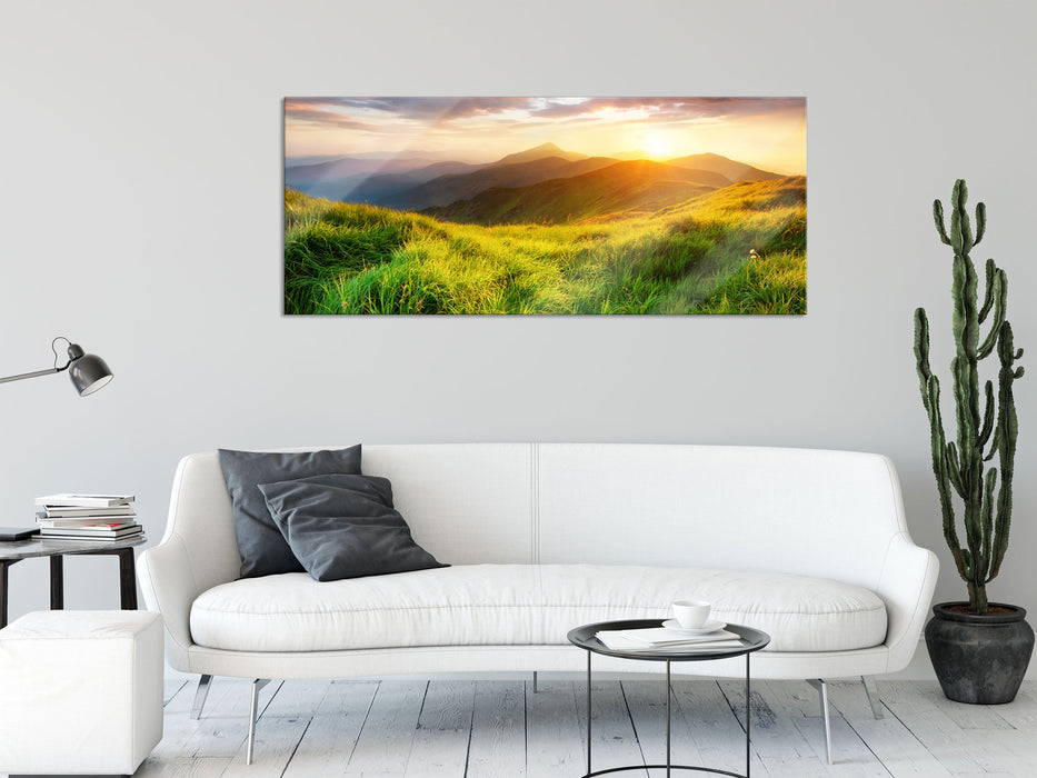 Sommerliche Bergwiese Sonnenuntergang, Glasbild Panorama