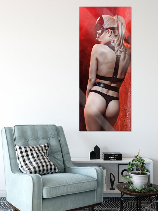 Blondine in Lederdessous im Rotlicht, Glasbild Panorama