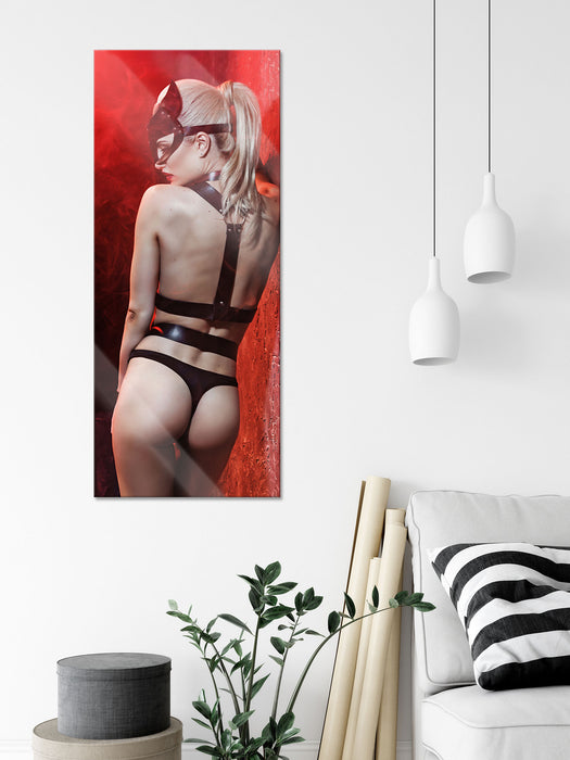 Blondine in Lederdessous im Rotlicht, Glasbild Panorama