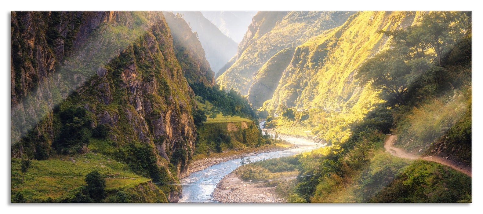 Pixxprint Fluss schlängelt sich durch Bergtal, Glasbild Panorama