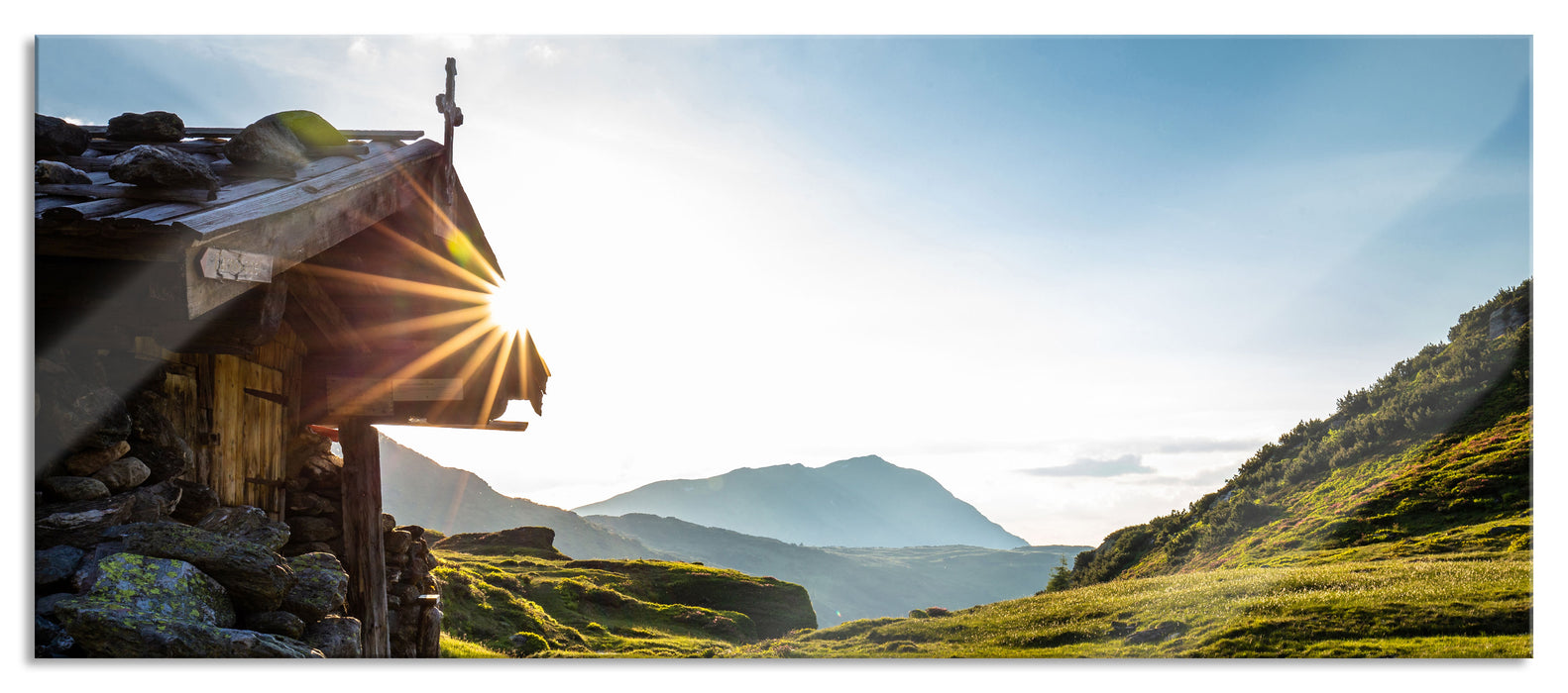 Pixxprint Almhütte am Bach bei Sonnenuntergang, Glasbild Panorama