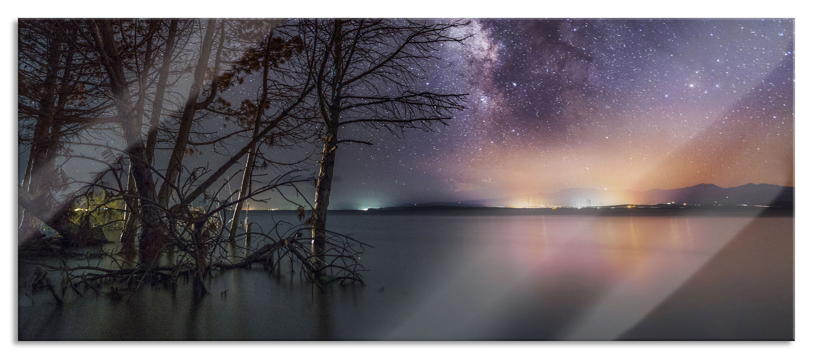 Pixxprint Bäume am See in sternenklarer Nacht, Glasbild Panorama