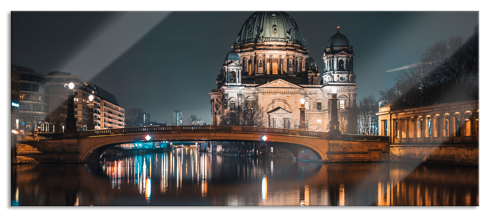 Pixxprint Berliner Dom an der Spree bei Nacht, Glasbild Panorama