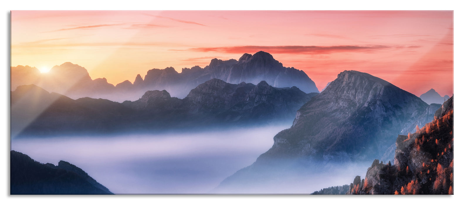 Pixxprint Vernebelte Berge bei Sonnenaufgang, Glasbild Panorama