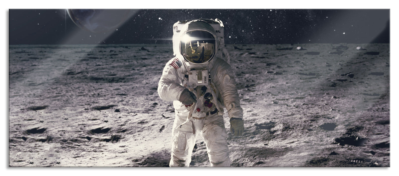 Einsamer Astronaut auf dem Mond, Glasbild Panorama