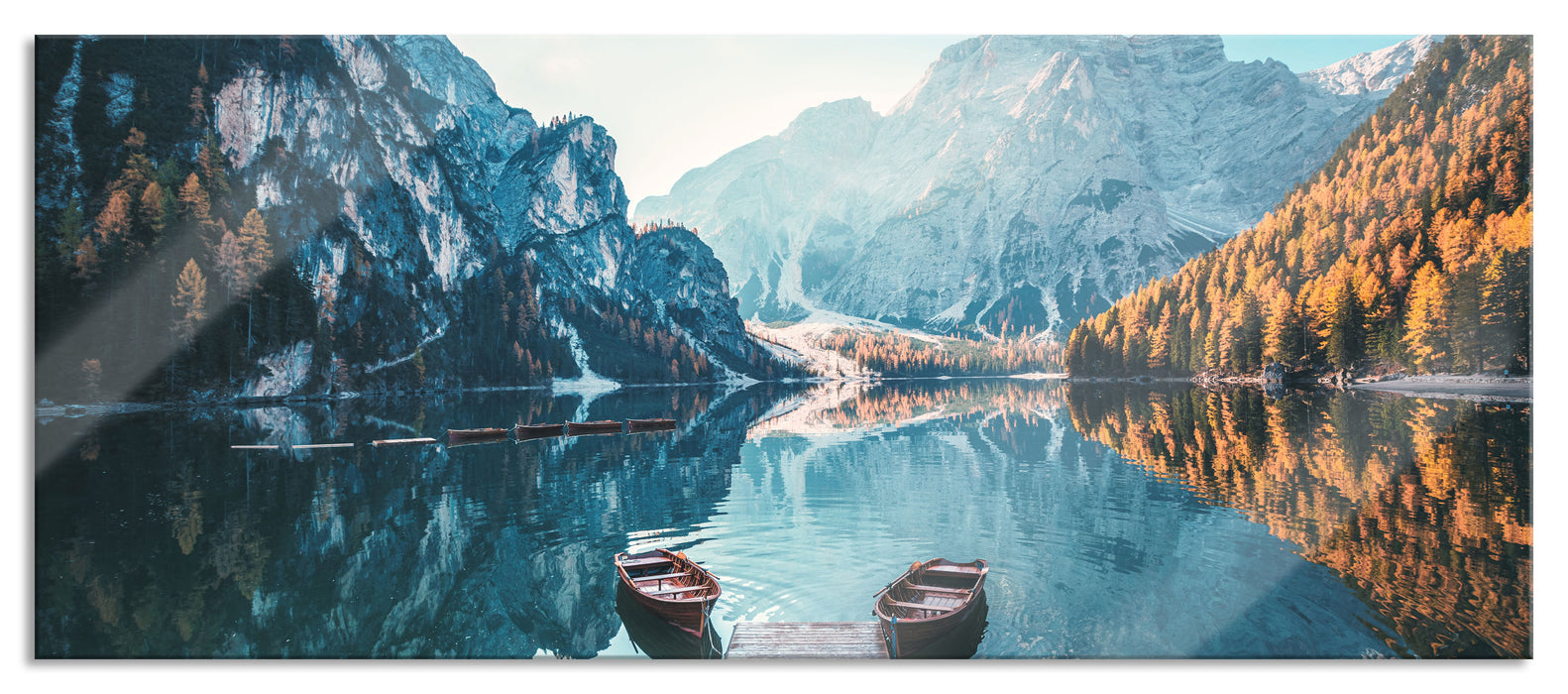 Pixxprint Boote am Steg des Pragser Wildsee, Glasbild Panorama