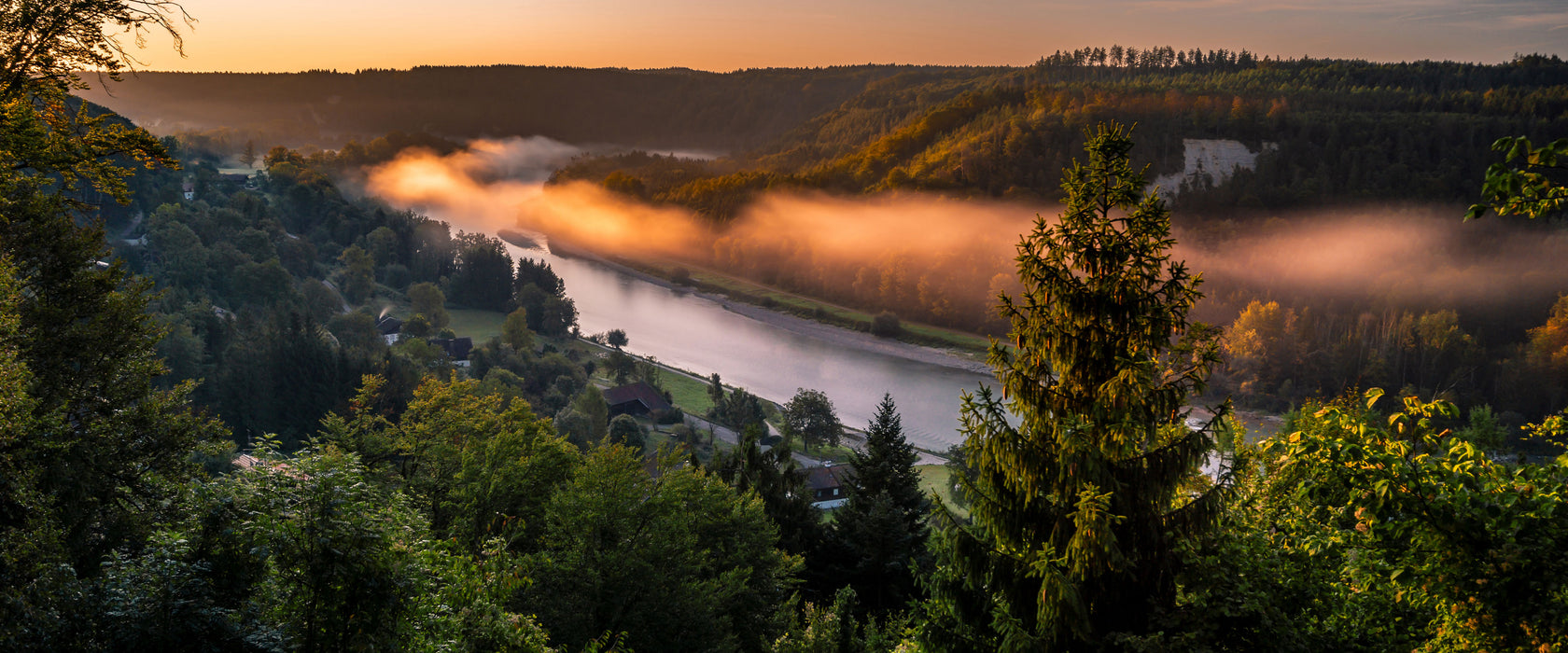 Nebel über Fluss bei Sonnenaufgang, Glasbild Panorama