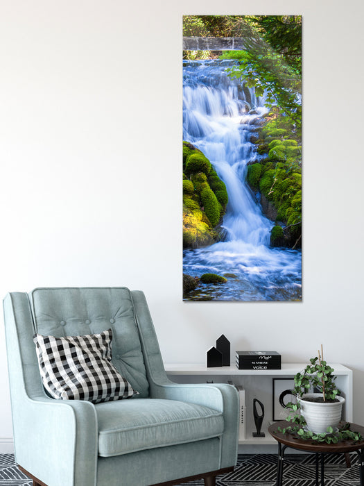 Wasserfall im grünen Wald, Glasbild Panorama