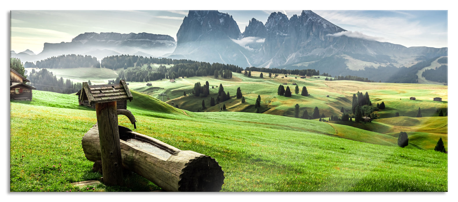 Pixxprint Wassertrog auf Wiese in den Dolomiten, Glasbild Panorama