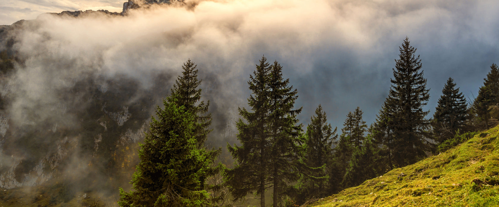 Aufsteigende Wolken in den Dolomiten, Glasbild Panorama