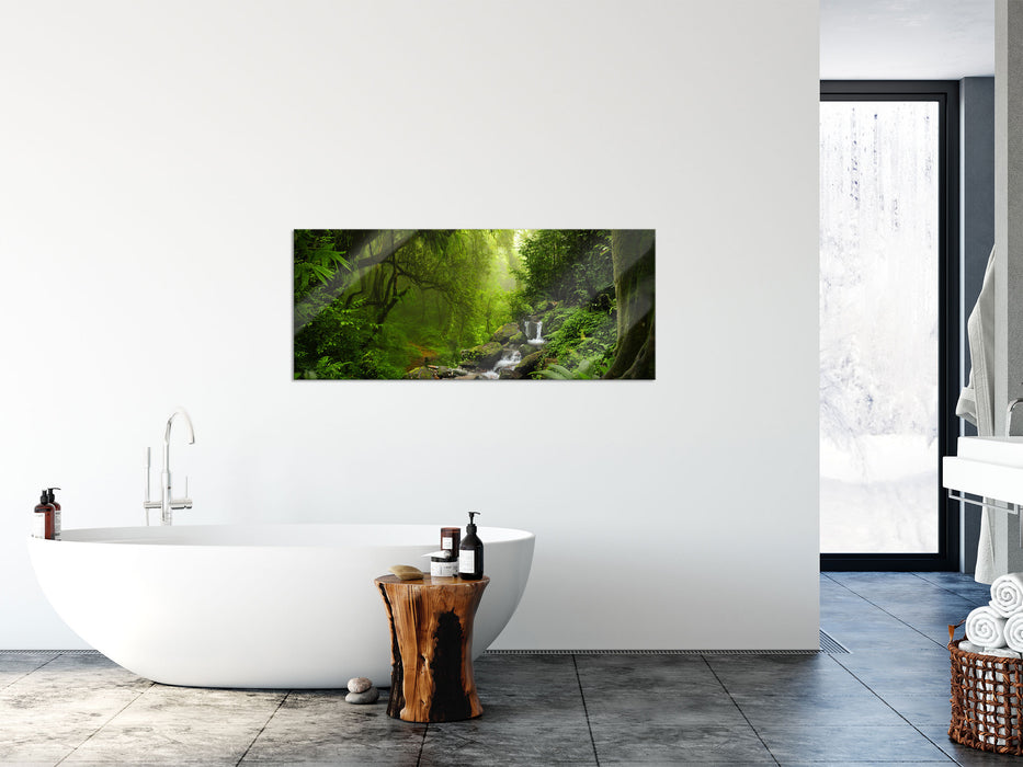 Kleinder Wasserfall im Dschungel, Glasbild Panorama