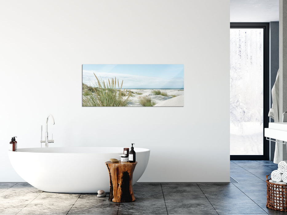 Grasige Dünenlandschaft am Meer, Glasbild Panorama