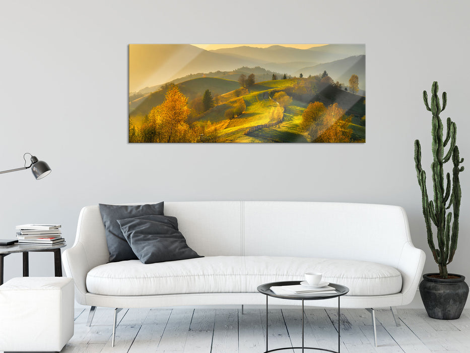 Hügelige Herbstlandschaft bei Sonnenuntergang, Glasbild Panorama