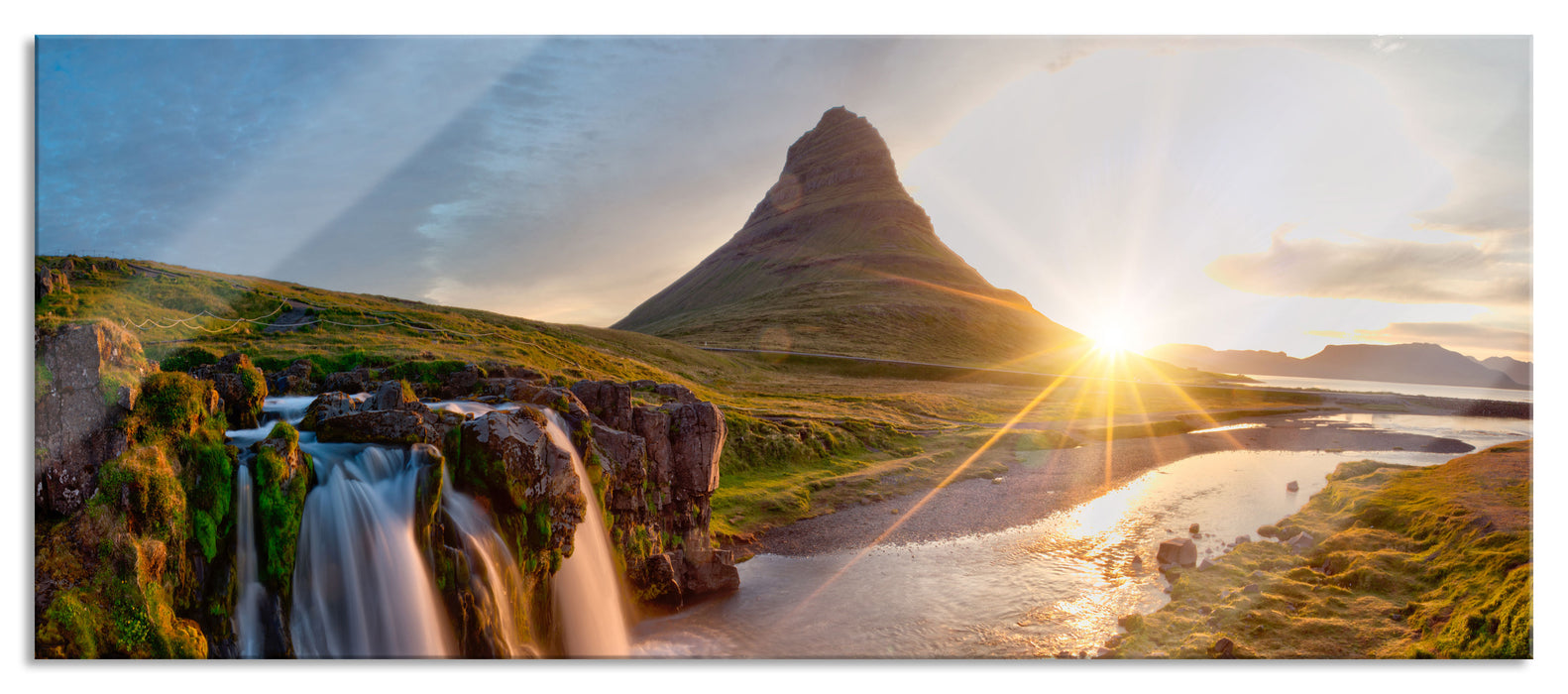 Pixxprint Wasserfall in Isalnd bei Sonnenuntergang, Glasbild Panorama