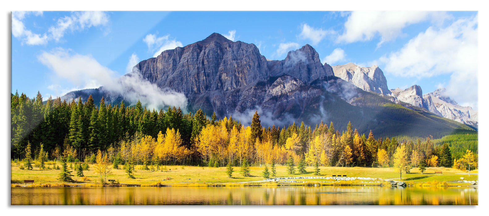 Pixxprint Kanadischer Herbstwald und Berge am See, Glasbild Panorama