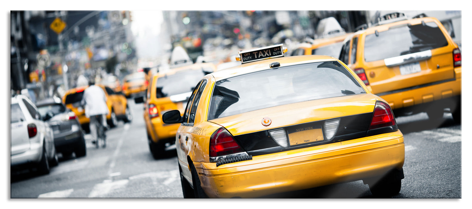 Pixxprint Gelbe Taxis am Times Square in New York, Glasbild Panorama