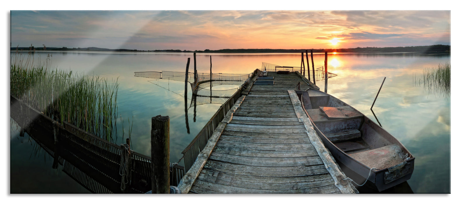 Weitwinkel Holzsteg im Sonnenuntergang, Glasbild Panorama