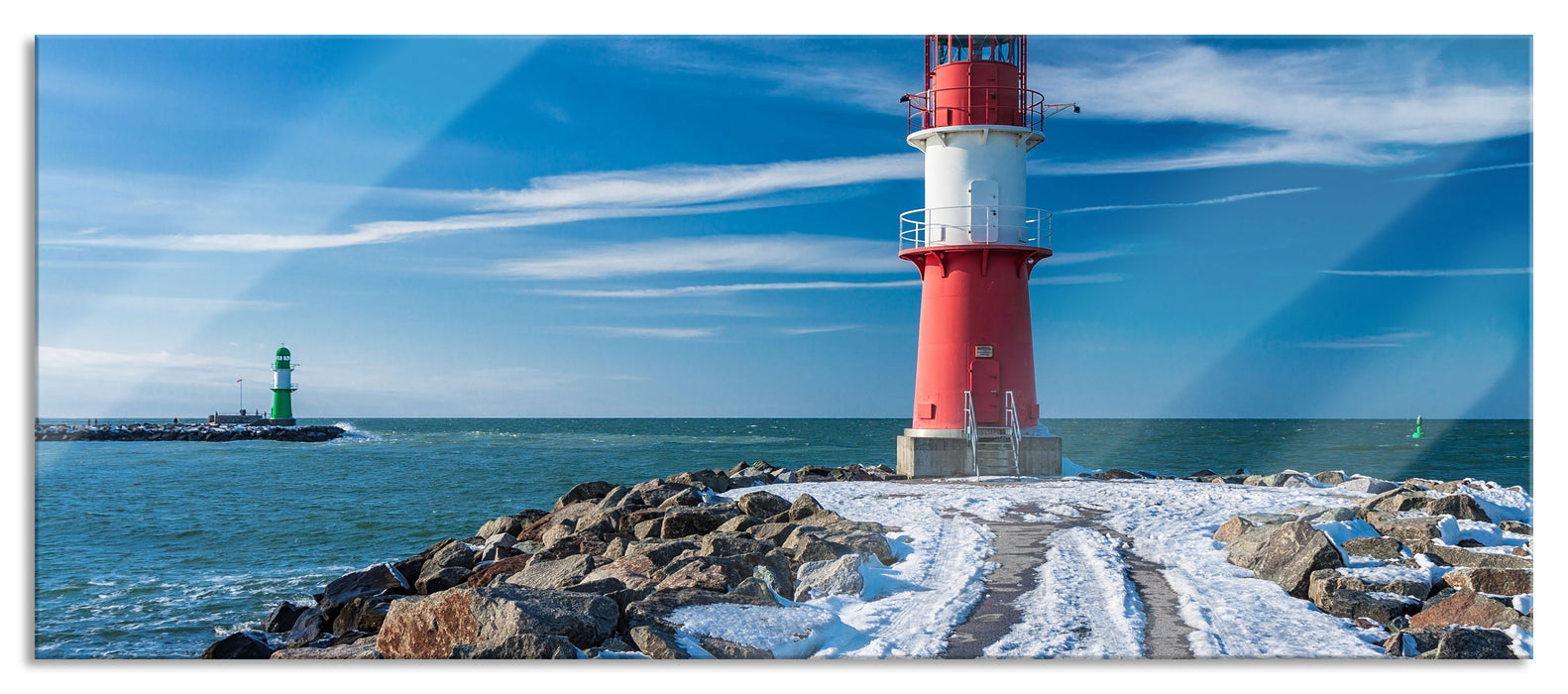 Molentürme in Warnemünde im Winter, Glasbild Panorama