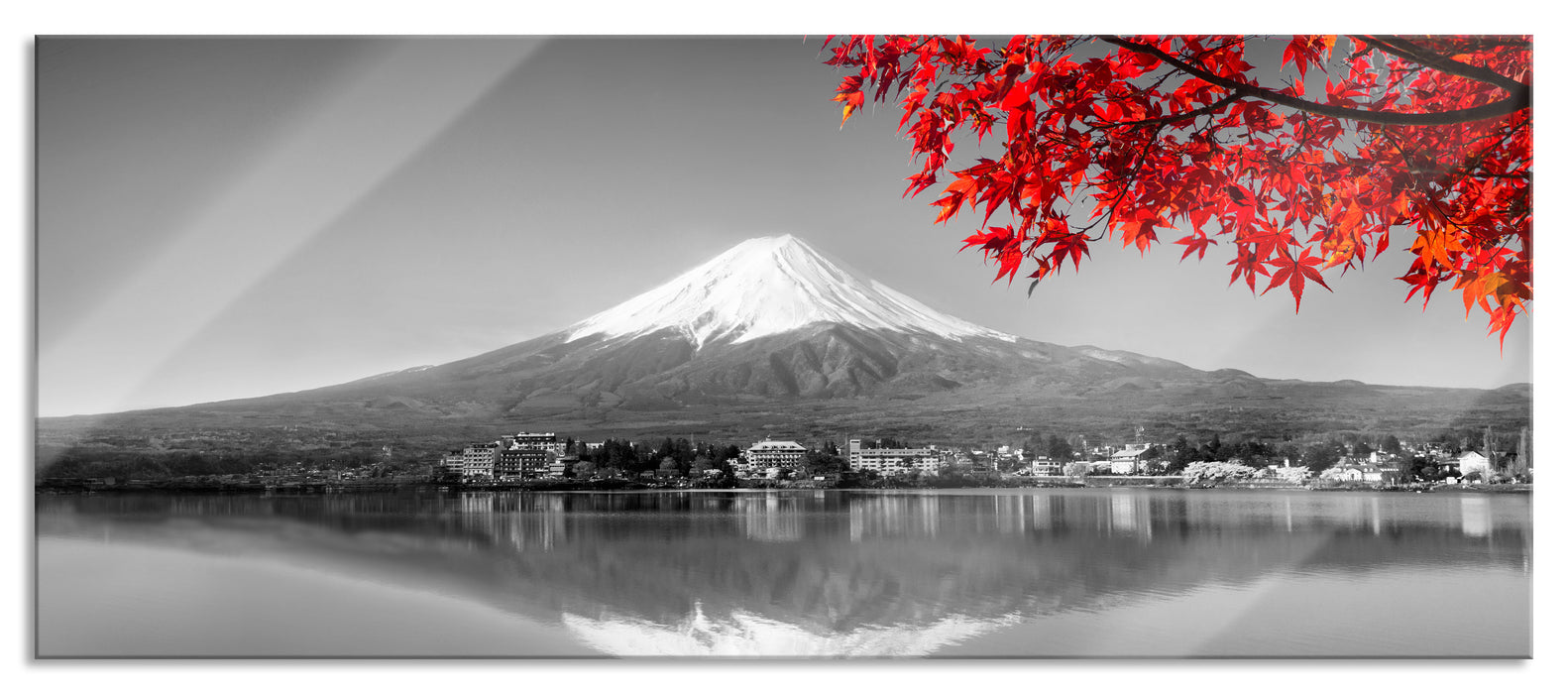 Pixxprint Berg Fujiyama mit herbstlich rotem Baum B&W Detail, Glasbild Panorama