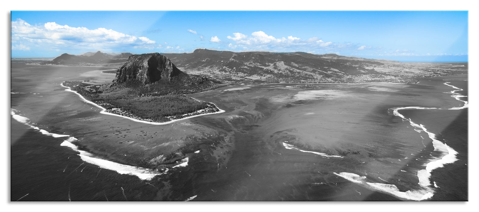 Pixxprint Blick von oben auf die Trauminsel Mauritius B&W Detail, Glasbild Panorama