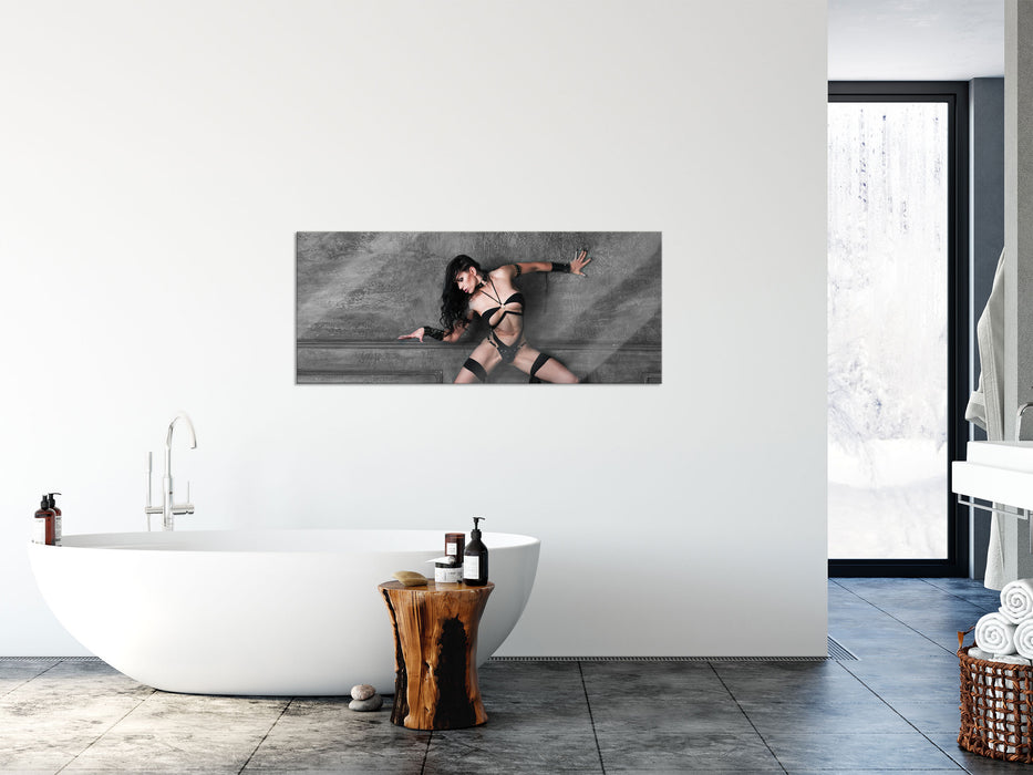 Erotische Frau in High Heels und Dessous B&W Detail, Glasbild Panorama