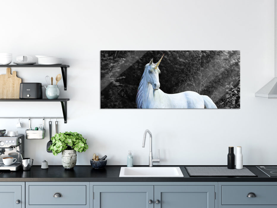 Majestätisches Einhorn in Waldsee B&W Detail, Glasbild Panorama