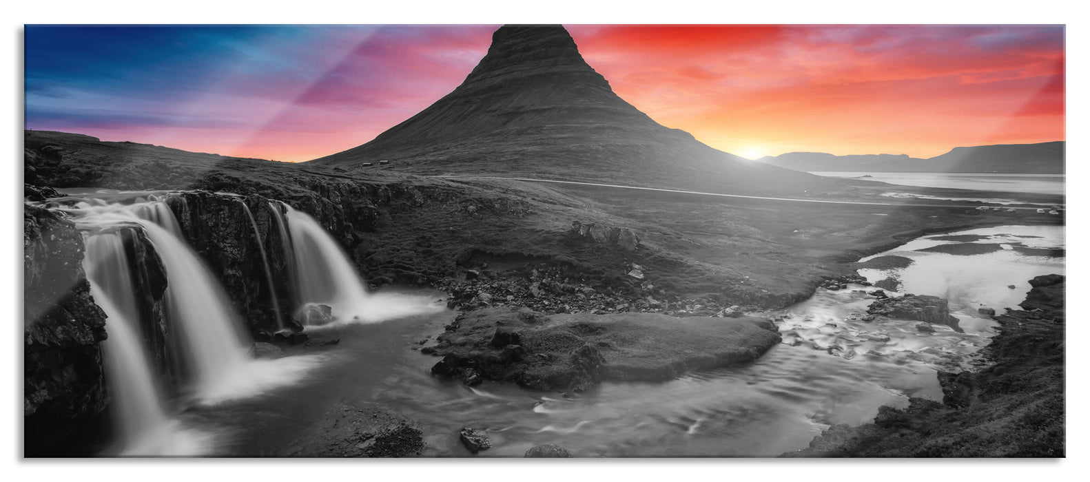 Pixxprint Kirkjufell Vulkan im Sonnenuntergang B&W Detail, Glasbild Panorama