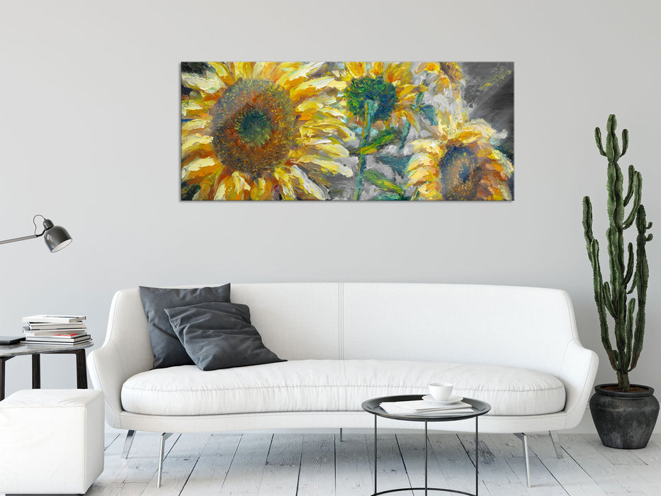 Sonnenblumen vor blauem Hintergrund B&W Detail, Glasbild Panorama