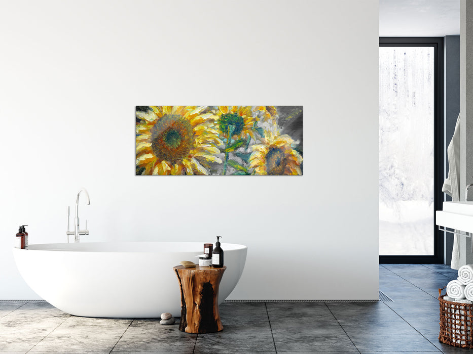 Sonnenblumen vor blauem Hintergrund B&W Detail, Glasbild Panorama