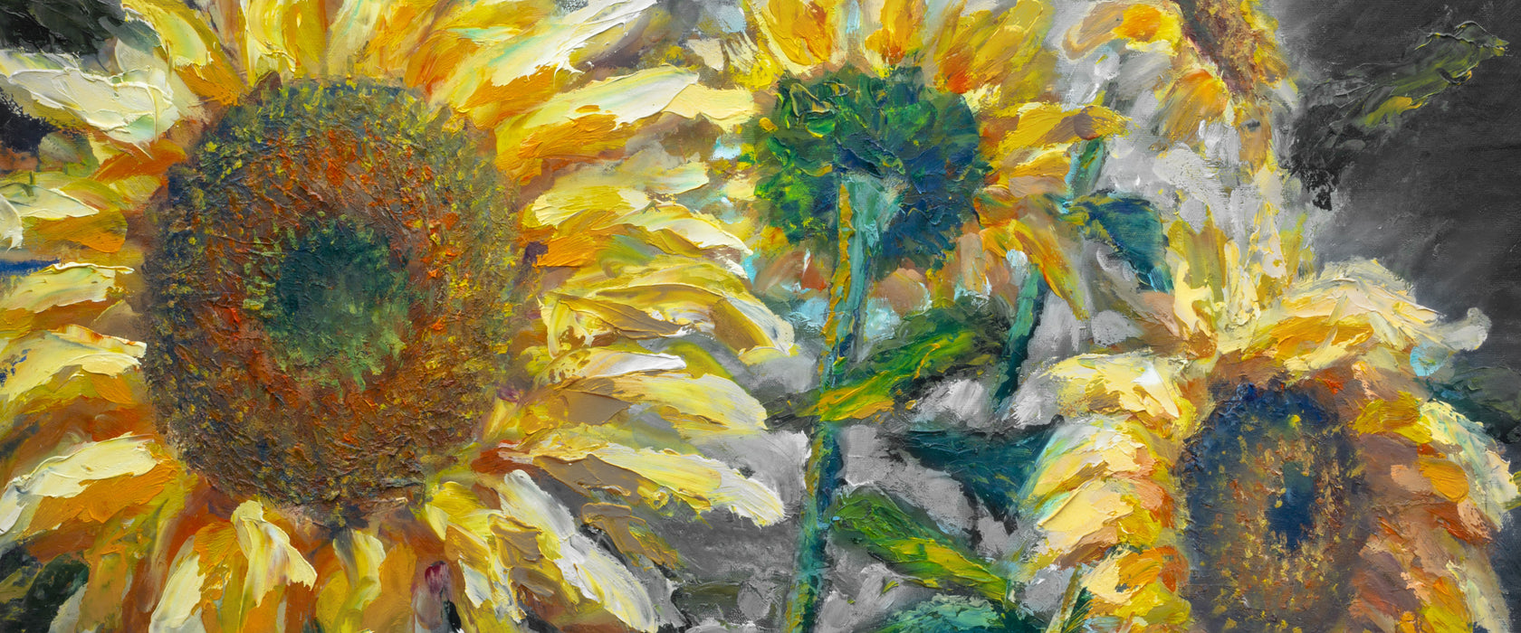 Sonnenblumen vor blauem Hintergrund B&W Detail, Glasbild Panorama