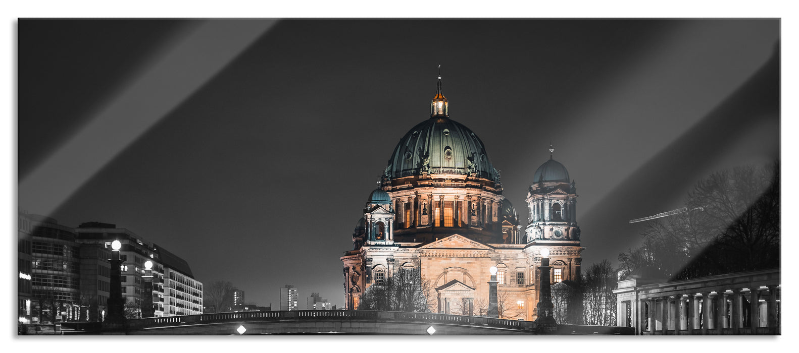 Pixxprint Berliner Dom an der Spree bei Nacht B&W Detail, Glasbild Panorama